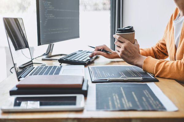 Choisir efficacement vos outils avec logiciels professionnel et services b2b